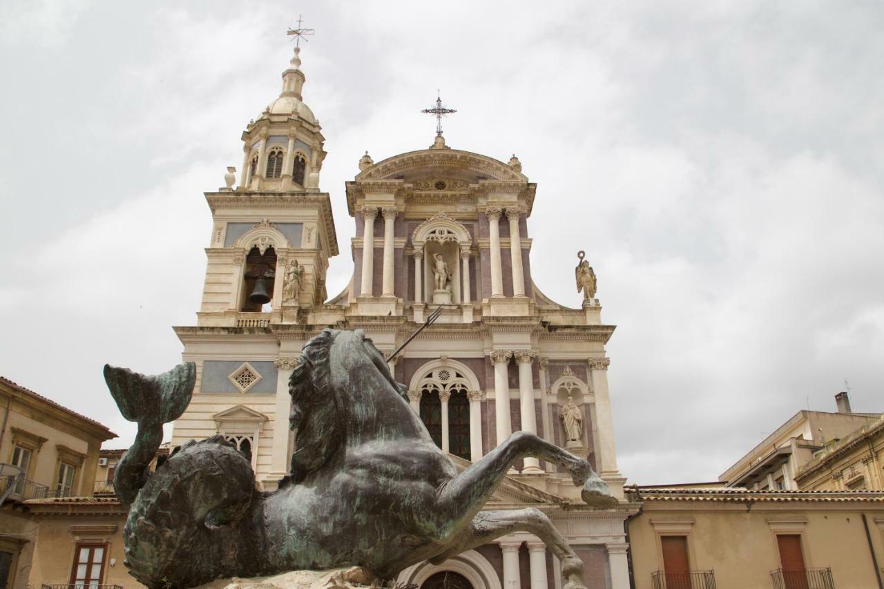 Duomo Suite Калтанисета Екстериор снимка